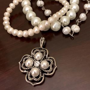 Premier Designs “London” pendant